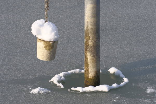 Skaliertes Bild Eis und Schnee im Hafen Romanshorn_2014_12_31--14-10-59.jpg 