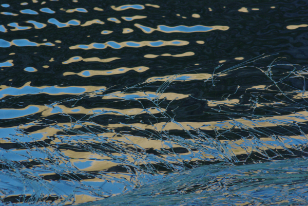Skaliertes Bild Spiegelungen im Bergsee_2013_08_22--07-07-12.jpg 